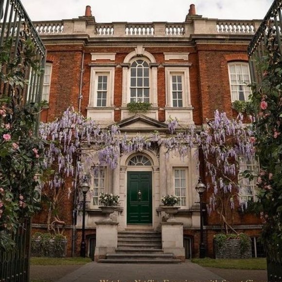 Meet your Posher, Dee - Picture 3 of 4